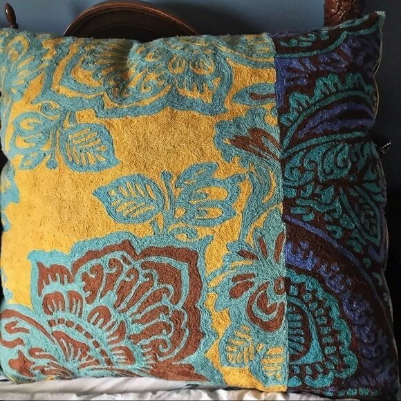 ANTHROPOLOGIE 100% Wool Embroidered pillow 30x30 - Picture 2 of 7